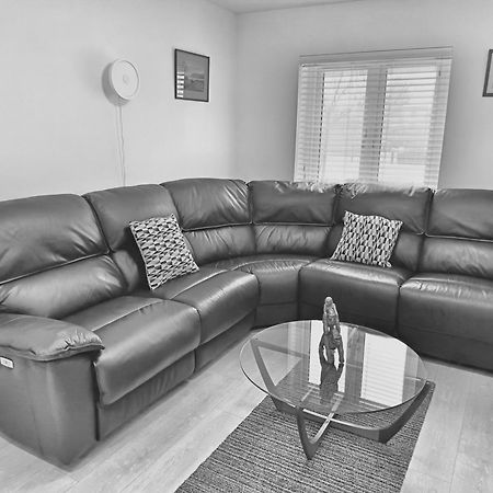 2 Bed City Centre Apt, Free Parking - Albert Clock, Customs House Belfast Buitenkant foto