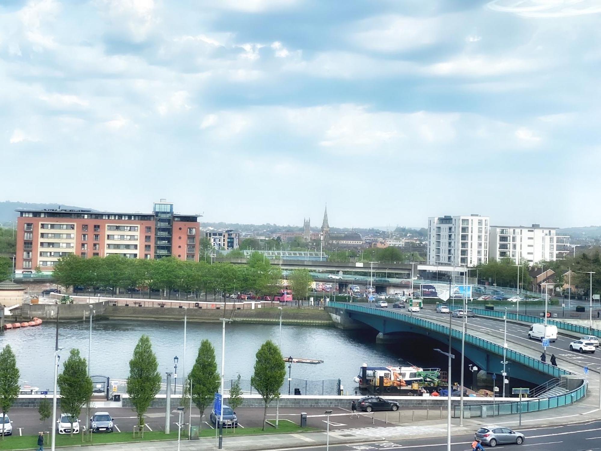 2 Bed City Centre Apt, Free Parking - Albert Clock, Customs House Belfast Buitenkant foto