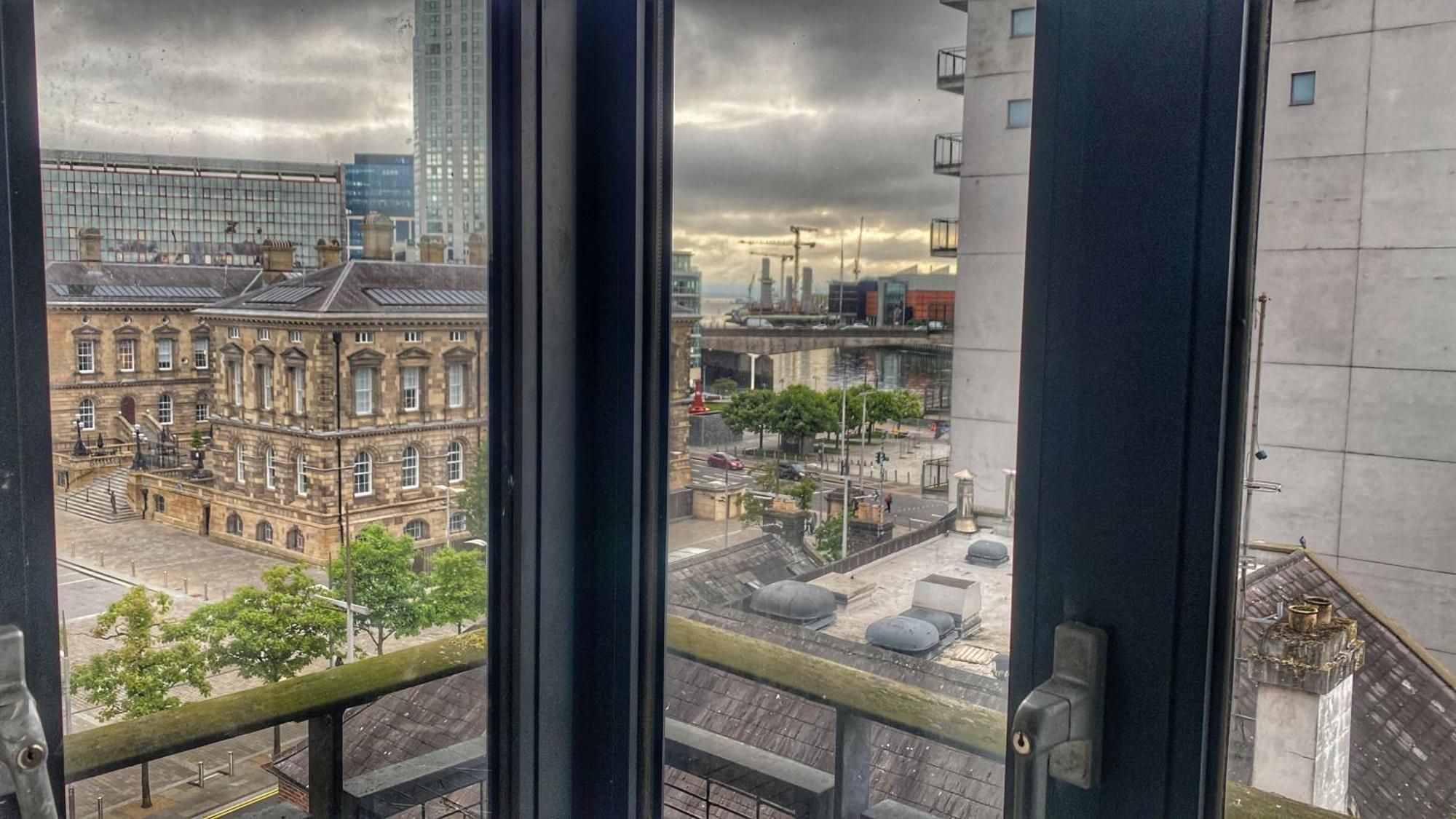 2 Bed City Centre Apt, Free Parking - Albert Clock, Customs House Belfast Buitenkant foto